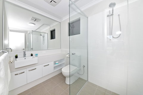 Modern Apartment Redcliffe Near Perth Airport: 0126 - Accommodation Fremantle 14