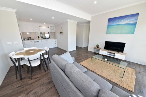 Modern Apartment Redcliffe Near Perth Airport: 0126 - Accommodation Fremantle 15