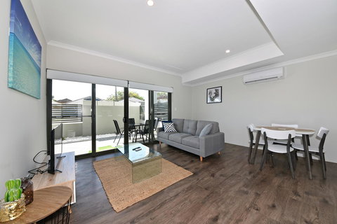 Modern Apartment Redcliffe Near Perth Airport: 0126 - Accommodation Fremantle 1