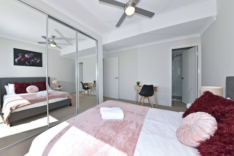 Modern Apartment Redcliffe Near Perth Airport: 0126 - Accommodation Fremantle 5