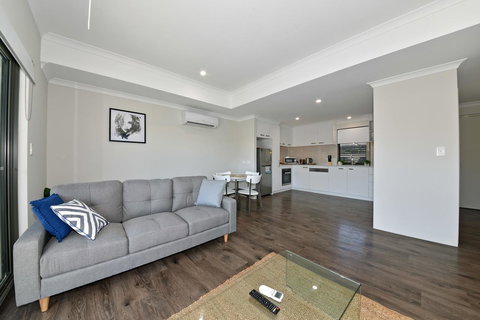 Modern Apartment Redcliffe Near Perth Airport: 0126 - Accommodation Fremantle 16