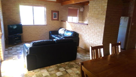 Kestrel Chalets - Accommodation Fremantle 1