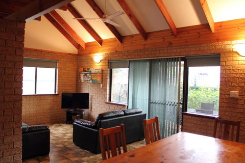 Kestrel Chalets - Accommodation Fremantle 8