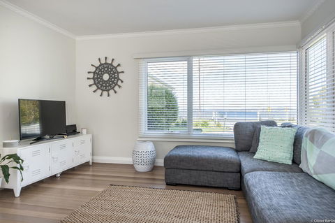 On The Beach Waterfront Apartment - Accommodation Fremantle 3