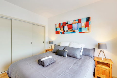 Bellerive Marina View Apartments NO 27 - Accommodation Fremantle 5