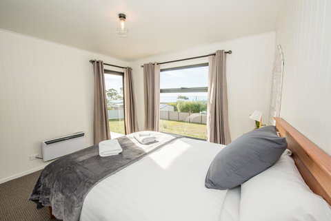 Beach House XIV - Accommodation Fremantle 9