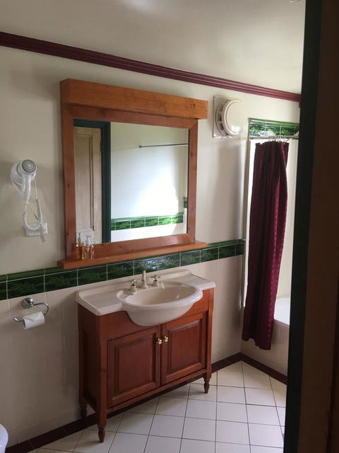 Kerrellie Cottages 2, 4 & 8 Reid Street - Accommodation Fremantle 18