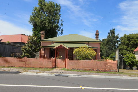 Kerrellie Cottages 2, 4 & 8 Reid Street - Accommodation Fremantle 2
