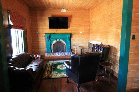 Kerrellie Cottages 2, 4 & 8 Reid Street - Accommodation Fremantle 5