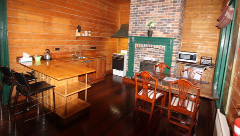 Kerrellie Cottages 2, 4 & 8 Reid Street - Accommodation Fremantle 9