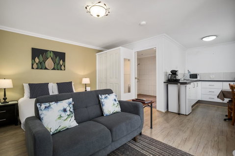 Oyster Cove Chalet - Accommodation Fremantle 2