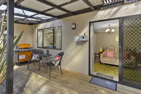 Oyster Cove Chalet - Accommodation Fremantle 3