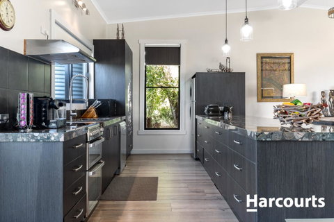 The WeareHouse In Deloraine - Accommodation Fremantle 6