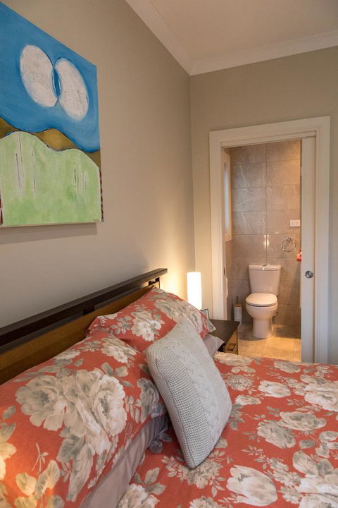 Mountain Blue Guest House - Accommodation Fremantle 12