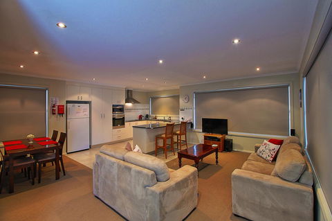 Hobart Villa - Accommodation Fremantle 2