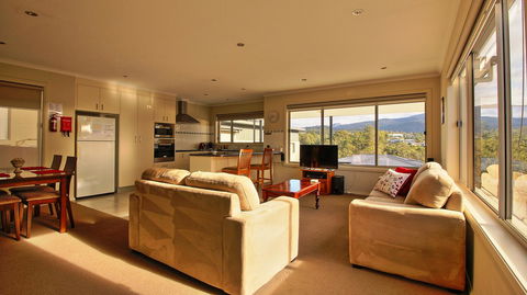 Hobart Villa - Accommodation Fremantle 1