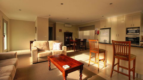 Hobart Villa - Accommodation Fremantle 0