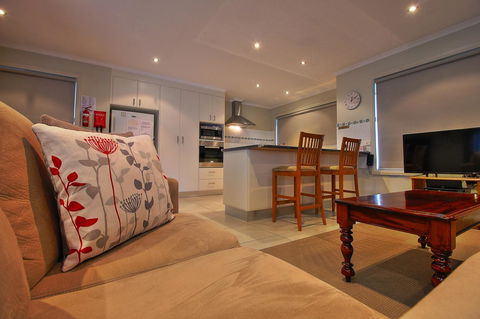 Hobart Villa - Accommodation Fremantle 3