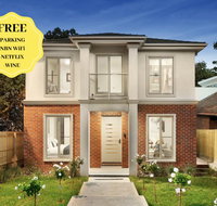 NEW Inner Melb Luxury Modern Grand Holiday House - Great Location Wifi Parking - Accommodation Fremantle