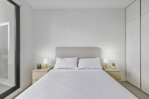 New One-Bedroom With Sweeping Views - Accommodation Fremantle 3