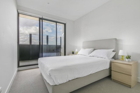 New One-Bedroom With Sweeping Views - Accommodation Fremantle 2