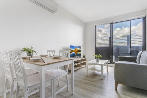 New One-Bedroom With Sweeping Views - Accommodation Fremantle 0