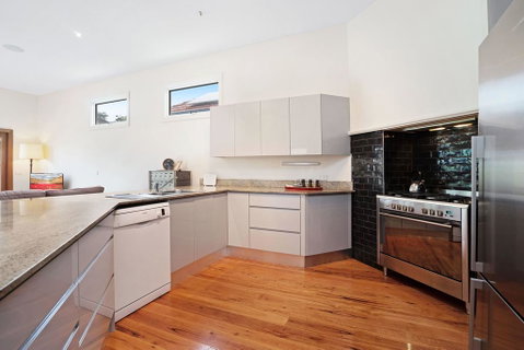 Newcastle Executive Homes - Cooks Hill Cottage - Accommodation Fremantle 3