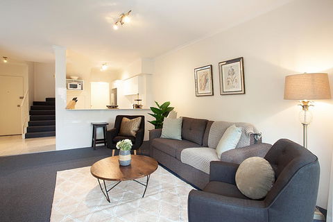 Newly-furnished 2-Bed Apartment With Gym And Pool - Accommodation Fremantle 2