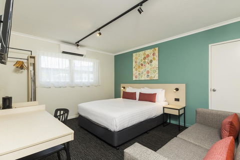 Nightcap At Balaclava Hotel - Accommodation Fremantle 0