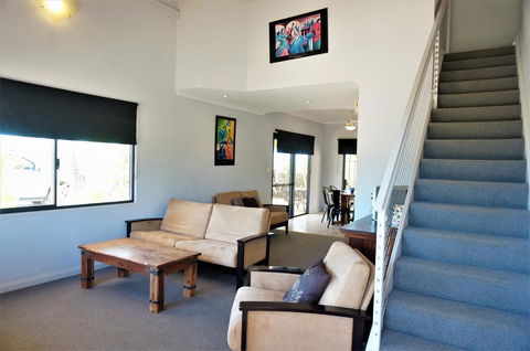 Ningaloo Breeze Villa 10 - 3 Bedroom Fully Self-Contained Disabled-Friendly Accommodation - Accommodation Fremantle 1