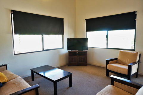 Ningaloo Breeze Villa 5 - 3 Bedroom Fully Self-Contained Holiday Accommodation - Accommodation Fremantle 3