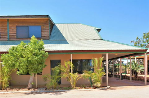 Ningaloo Breeze Villa 5 - 3 Bedroom Fully Self-Contained Holiday Accommodation - Accommodation Fremantle 0