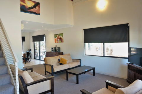 Ningaloo Breeze Villa 5 - 3 Bedroom Fully Self-Contained Holiday Accommodation - Accommodation Fremantle 2