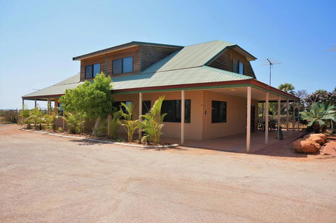 Ningaloo Breeze Villa 5 - 3 Bedroom Fully Self-Contained Holiday Accommodation - Accommodation Fremantle 1