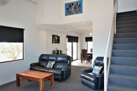 Ningaloo Breeze Villa 6 - 3 Bedroom Fully Self-Contained Holiday Accommodation - Accommodation Fremantle 1