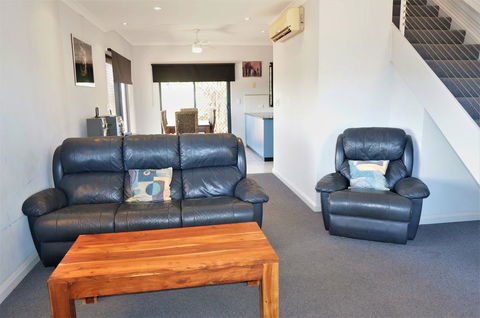 Ningaloo Breeze Villa 6 - 3 Bedroom Fully Self-Contained Holiday Accommodation - Accommodation Fremantle 2