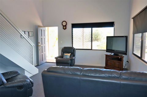 Ningaloo Breeze Villa 6 - 3 Bedroom Fully Self-Contained Holiday Accommodation - Accommodation Fremantle 3