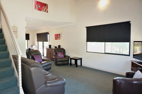 Ningaloo Breeze Villa 7 - 3 Bedroom Fully Self-Contained Holiday Accommodation - Accommodation Fremantle 2