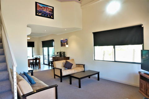 Ningaloo Breeze Villa 9 - 3 Bedroom Fully Self-Contained Holiday Accommodation - Accommodation Fremantle 1