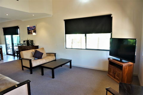 Ningaloo Breeze Villa 9 - 3 Bedroom Fully Self-Contained Holiday Accommodation - Accommodation Fremantle 3
