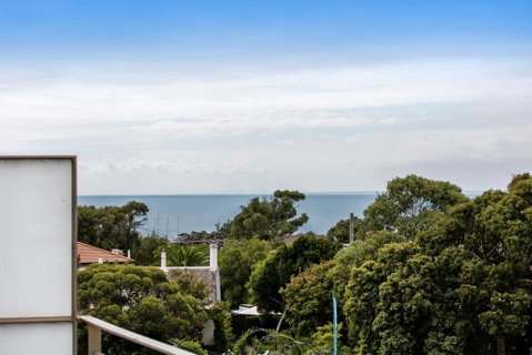 NORTH POINT RETREAT - MORNINGTON - Accommodation Fremantle 2