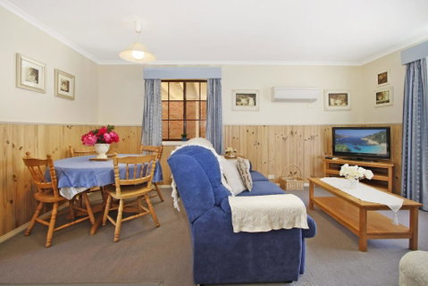 Oak Cottage - Tudor Village Unit 5 - Accommodation Fremantle 1