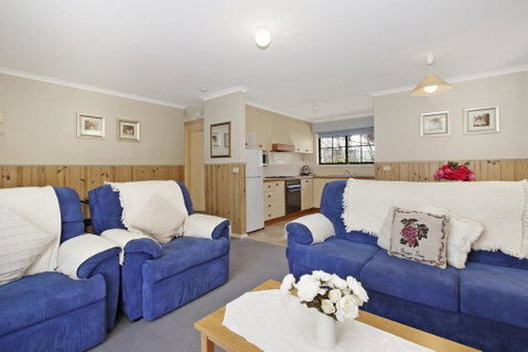 Oak Cottage - Tudor Village Unit 5 - Accommodation Fremantle 2