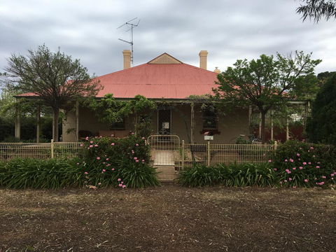 Oakwood Cottage - Accommodation Fremantle 0
