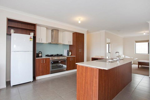 Ocean View Crescent 59 - Accommodation Fremantle 2