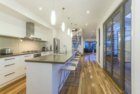 Ocean View: Luxury Beachfront - Accommodation Fremantle 3
