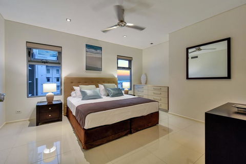 Oceana Darwin Central Oceanfront 3 Bedroom 2 Lounge Room Pool Gym Tennis Court Sleeps 9 - Accommodation Fremantle 1