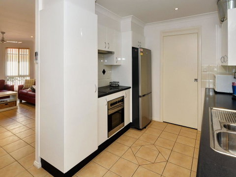 One Street Back From The Surf Beach - Accommodation Fremantle 3
