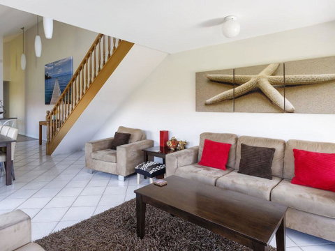 One Street From Main Beach - Accommodation Fremantle 2