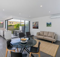 Oxford Steps - Executive 2BR Bulimba Apartment Across from the Park on Oxford St - Accommodation Fremantle